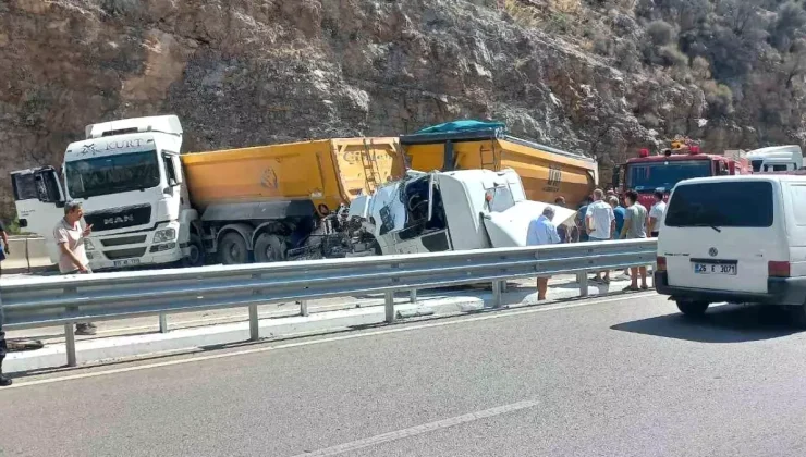 Korkuteli-Antalya karayolunda tır kazası: 3 kişi yaralandı