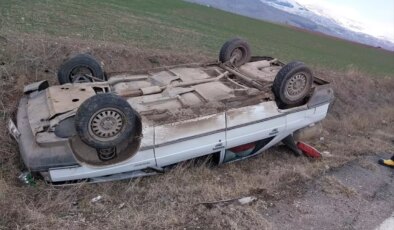 Amasya’da Şarampole Devrilen Otomobilin Sürücüsü Yaralandı